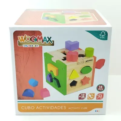 Brinquedo cubo de atividades em madeira colorida com formas geométricas variadas