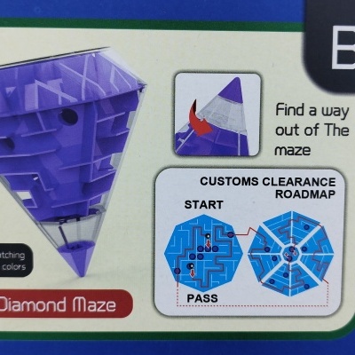 Labirinto tipo diamante roxo com texto e gráficos instrutivos em fundo branco