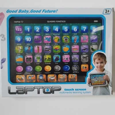 Tablet educativo azul para crianças com ícones coloridos em ecrã touch screen na embalagem