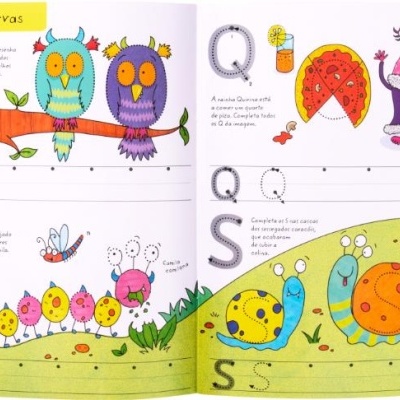 Folha de livro infantil com letras curvas O, Q, C, S e ilustrações de corujas, pizza, rainha, flores e caracóis.