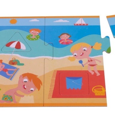 Puzzle de madeira colorido com crianças a brincar na praia.