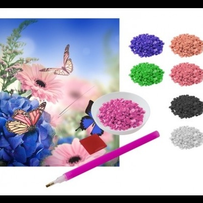Conjunto de arte para mosaicos com strass coloridos, base decorativa branca com flores, caneta aplicadora rosa e bandeja vermelha