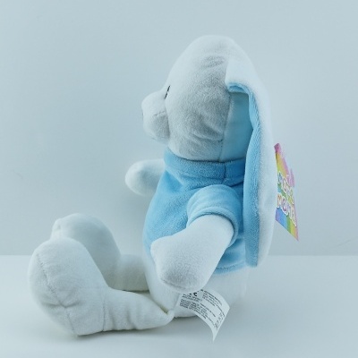 Peluches de coelho branco com vestido azul sentado