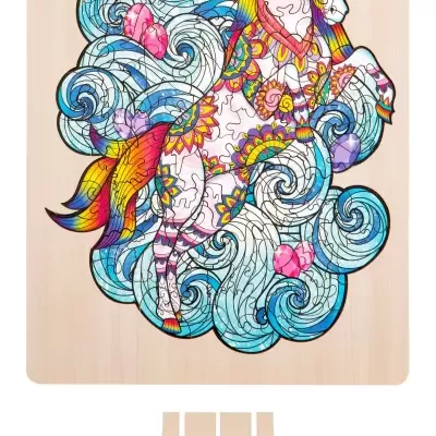 Quebra-cabeças de madeira colorido de unicórnio com base de madeira clara