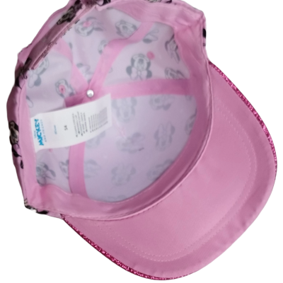 Boné rosa com padrão interior de personagens Disney e aba brilhante
