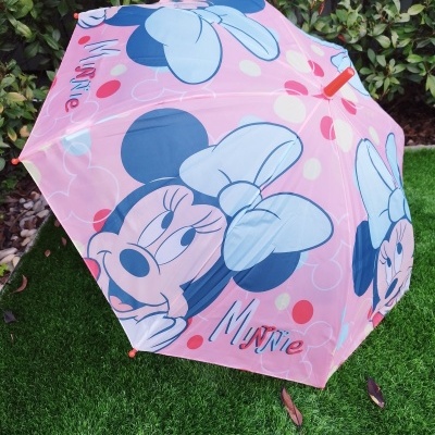Guarda-chuva rosa com estampa da Minnie Mouse e texto Minnie