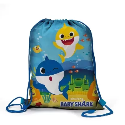 Mochila saco azul com estampa Baby Shark e cordões azuis.