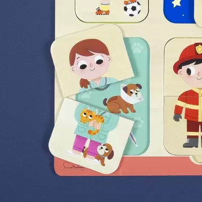 Puzzle infantil com menina, gato e cão em madeira
