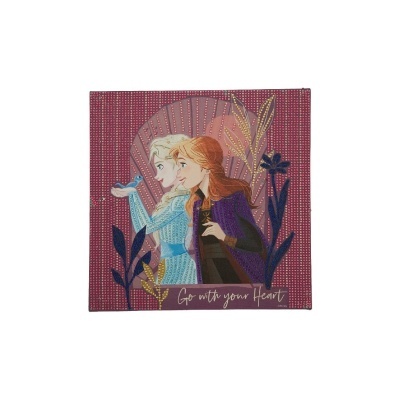 Quadrado decorativo com ilustração de personagens femininas e texto 'Go with your Heart'