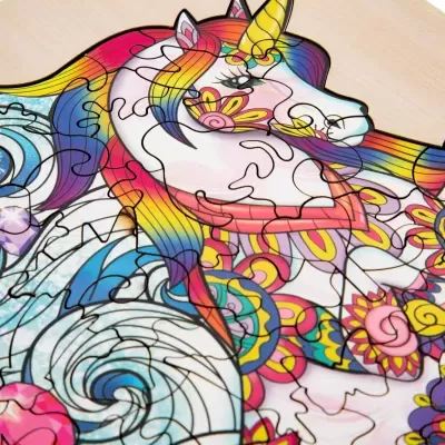 Puzzle colorido de unicórnio com várias cores e detalhes