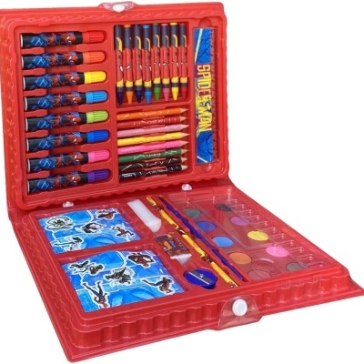 Estojo de arte vermelho com materiais de pintura e desenho com tema Spider-Man.