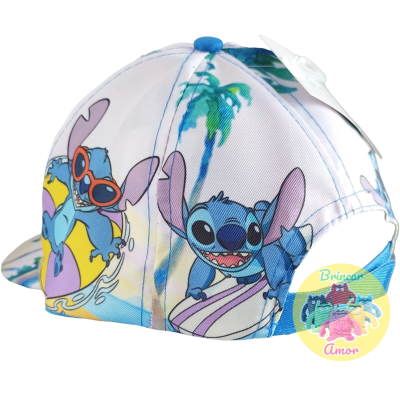 Boné com padrão colorido de personagens Stitch a surfar e palmeiras
