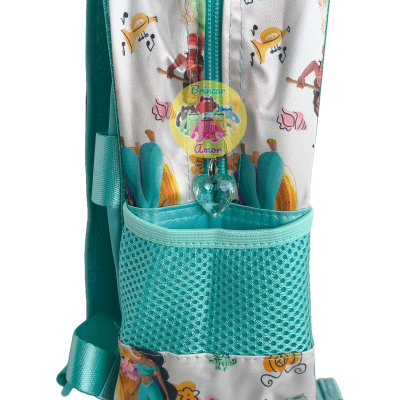 Mochila infantil com padrão de personagens e zíper com pingente em forma de coração