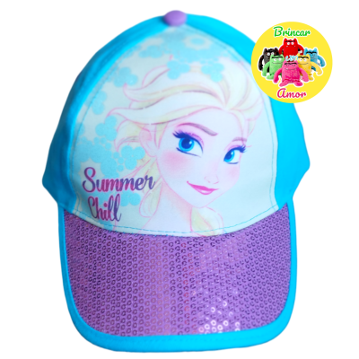 Boné infantil azul com pala lilás brilhante e imagem da Elsa de Frozen