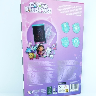 Pacote cor de rosa do produto Gabby's Dollhouse com personagens animados e texto informativo