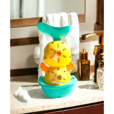 Brinquedo de banho amarelo com ventosas em banheiro