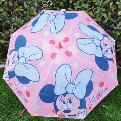 Guarda-chuva rosa com desenhos da Minnie mouse em azul e branco