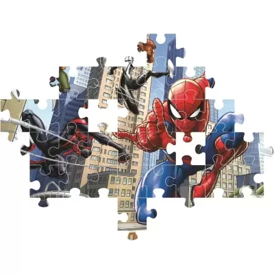 Puzzle com Homem-Aranha e personagens urbanas em ação, parcialmente montado.