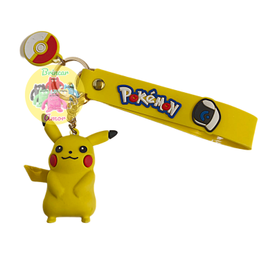 Chaveiro amarelo com personagem Pikachu e faixa Pokémon