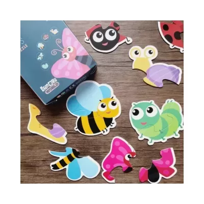 Puzzle infantil de insetos coloridos em peças de cartão com caixa azul
