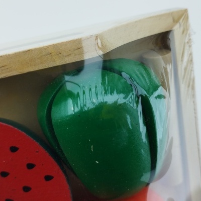 Conjunto de apagadores de frutas em embalagem transparente com estrutura de madeira