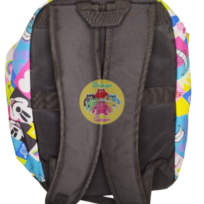 Mochila infantil colorida com padrão de desenhos animados e alças pretas acolchoadas