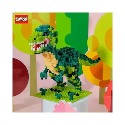Figura de dinossauro em blocos de construção verdes e amarelos num cenário colorido