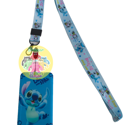 Cordão azul claro com estampas do desenho animado Stitch e suporte de cartão azul com personagem Stitch