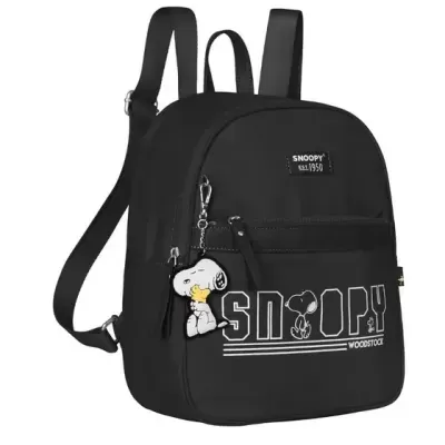 Mochila preta com estampa do Snoopy e texto SNOOPY est 1950, WOODSTOCK
