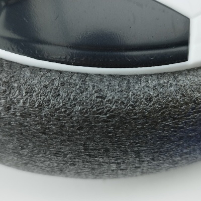 Colar com pêndulo de bola de futebol em feltro cinzento