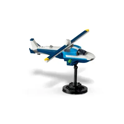 Miniatura de helicóptero de blocos de montar em suporte preto sobre fundo branco