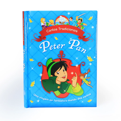 Livro infantil Peter Pan capa dura azul com ilustrações coloridas.