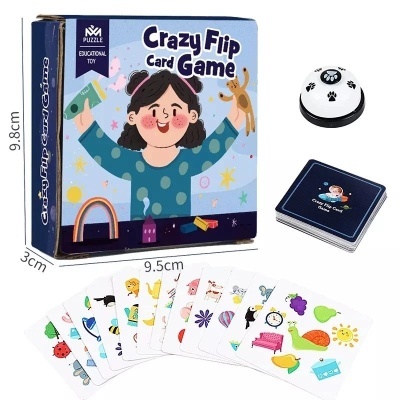 Jogo de cartas Crazy Flip Card Game com caixa, cartas ilustradas coloridas e campainha branca com pegadas pretas