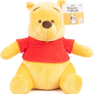 Peluche amarelo de Winnie the Pooh com camisola vermelha e etiqueta