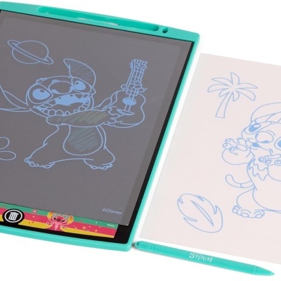 Tablet de desenho digital azul com caneta e papel com desenhos animados