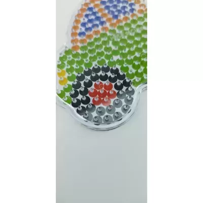 Painel de arte com pinos coloridos