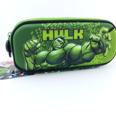 Estojo verde com desenho do Hulk e a palavra HULK em destaque