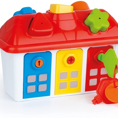 Brinquedo casa colorida com peças encaixáveis e chave verde