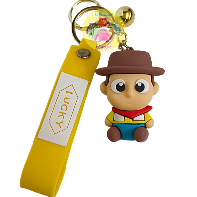 Porta-chaves com personagem de borracha colorida e fita amarela com etiqueta LUCKY