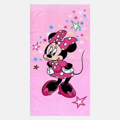 Toalha rosa com Minnie Mouse e estrelas coloridas.