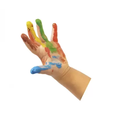 Mão pintada com várias cores em fundo branco