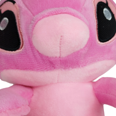 pelúcia rosa com olhos grandes bordados