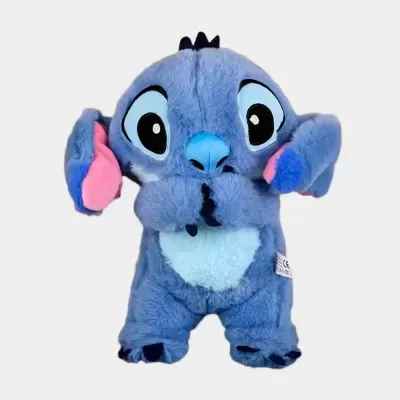 Pelúcia azul do personagem Stitch com orelhas cor-de-rosa e barriga azul clara
