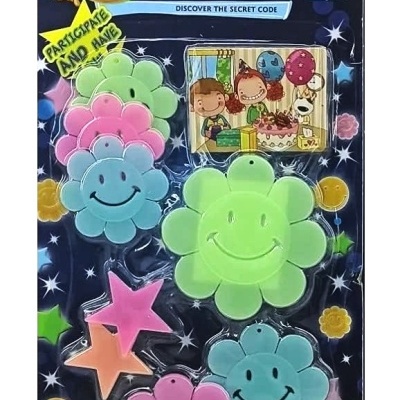 Autocolantes fosforescentes de flores sorridentes e estrelas coloridas em embalagem