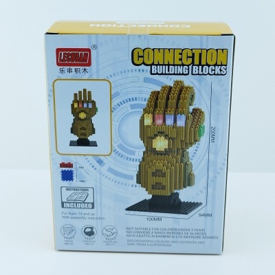 Caixa de blocos de construção com imagem de luva dourada no tampo