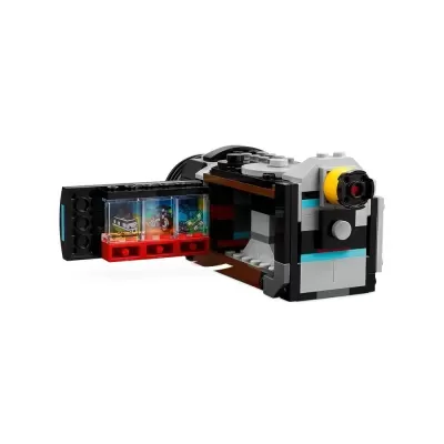 Câmara fotográfica de LEGO com porta lateral aberta mostrando blocos transparentes com imagens.