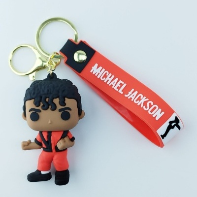 Chaveiro Michael Jackson Funko Pop com tira vermelha e texto