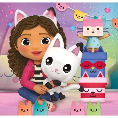 Personagem animada com peluche de gato branco e objetos coloridos de gato no fundo