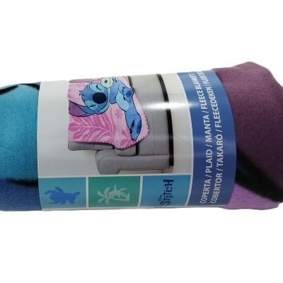 Cobertor fleece colorido com etiqueta Stitch e embalagem de plástico com sofá
