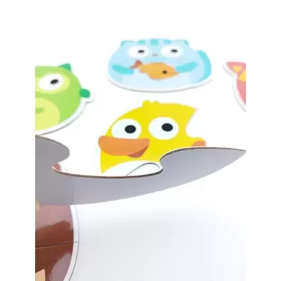 Peças de puzzle de cartão com ilustrações coloridas de animais cartoon.